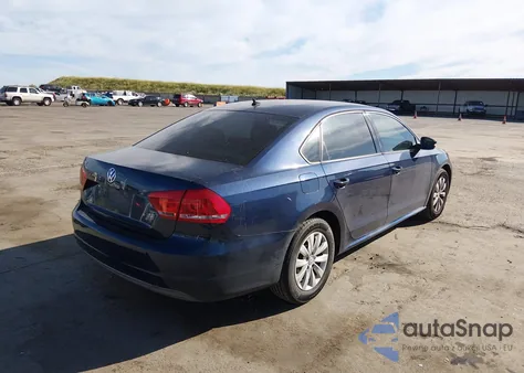 2013 Volkswagen Passat 2.5L S z USA, uszkodzony, nr VIN 1VWAP7A38DC052012